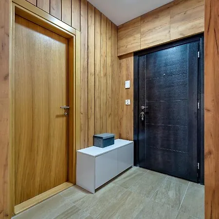 Maska Apartment *